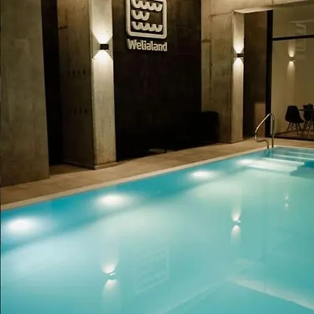 Luxury Lakeside 아파트