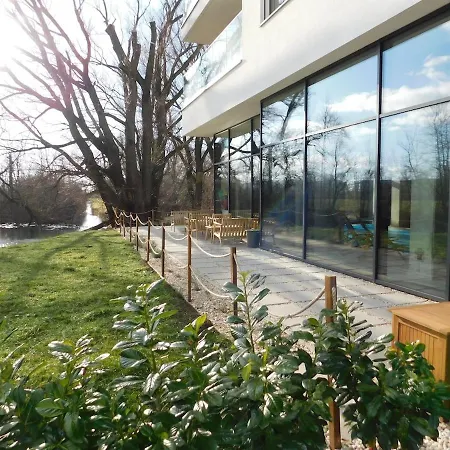 아파트 Luxury Lakeside